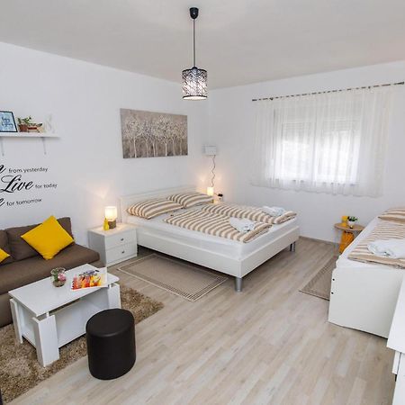 Gorgeous Home In Knin With Kitchen Kovacic Exteriér fotografie